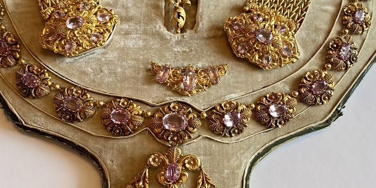 4 Mesmerizing Types of Regency Jewellery to Buy This Year