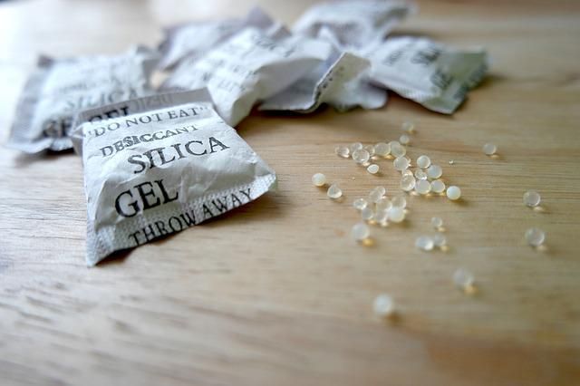Silica gel and its advantages as a desiccant