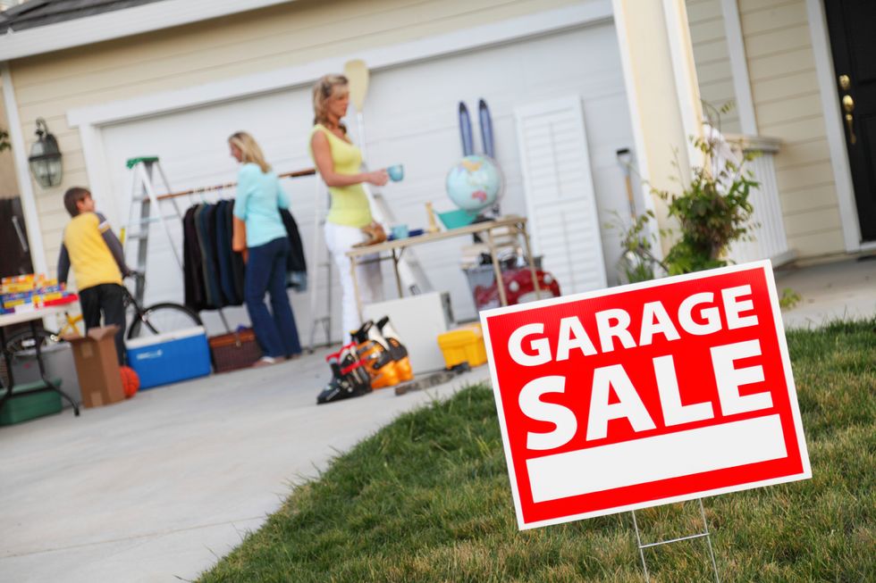 24 Thoughts You Have While Preparing A Garage Sale