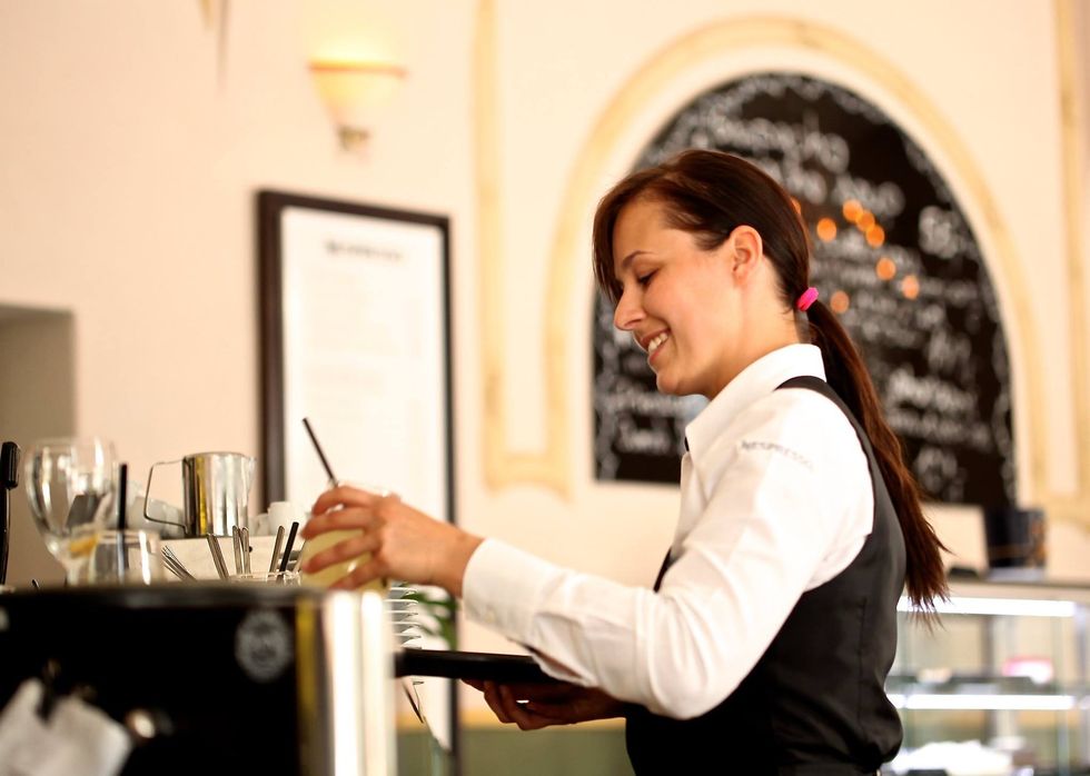 6 Reasons Why Waitressing Really Isn't As Bad As It Seems