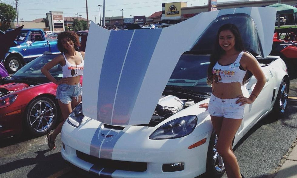 8 Life Lessons From A Hooter's Girl