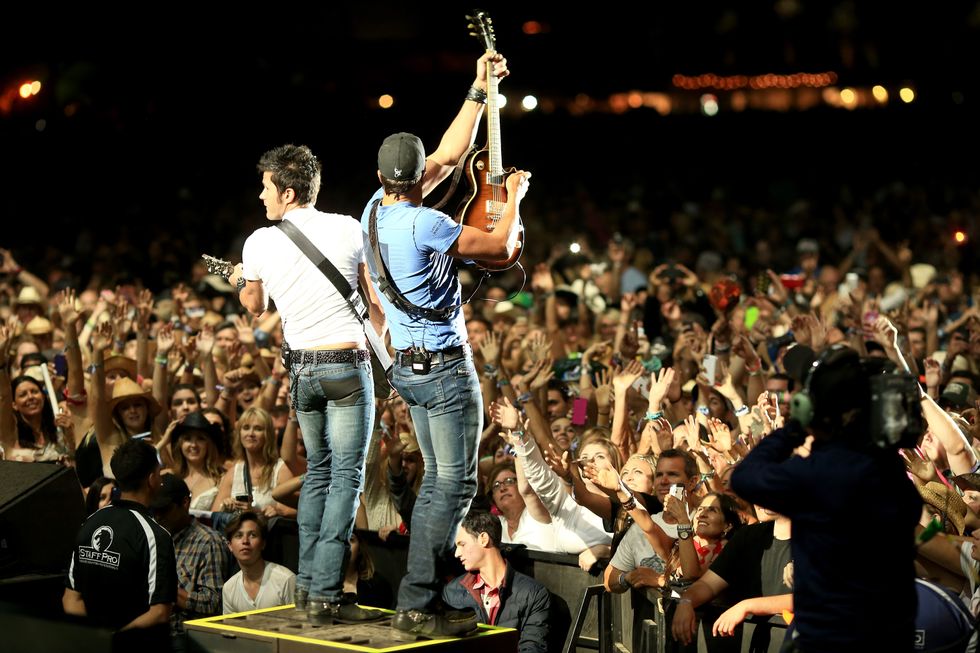 27 Of The Best Country Songs To Listen To This Summer