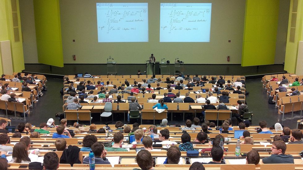 25 Things Every College Student Does In The Classroom Besides Learn