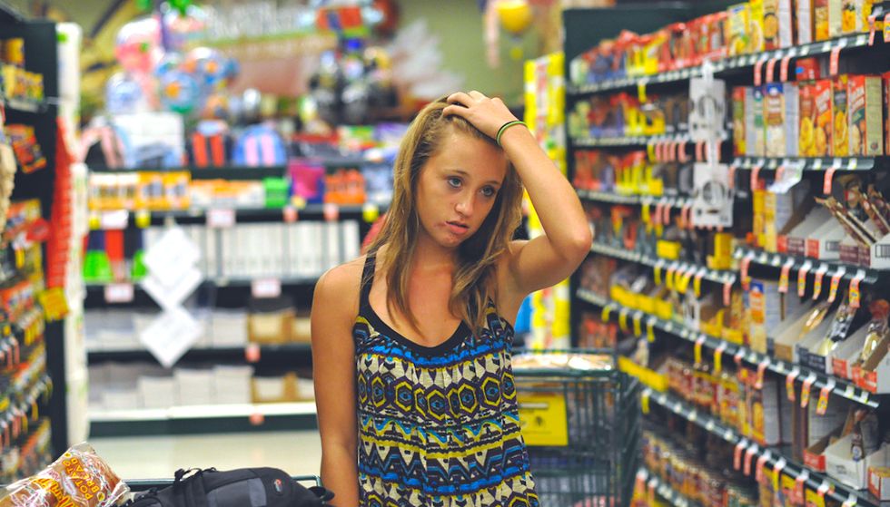 12 Thoughts College Students Have Grocery Shopping WITHOUT Mom