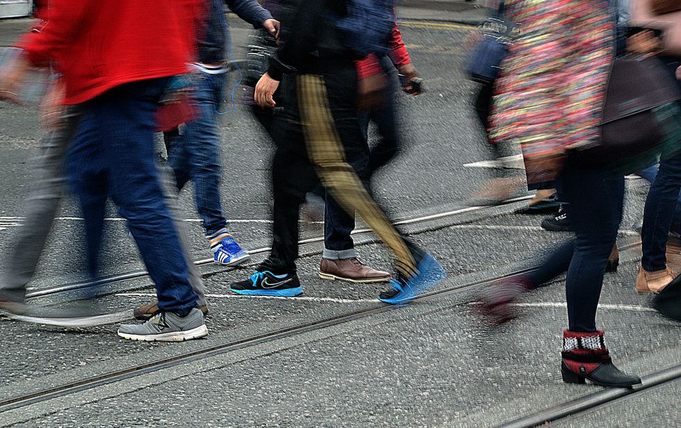 15 Thoughts Fast Walkers Have When They’re Stuck Behind Slow Walkers