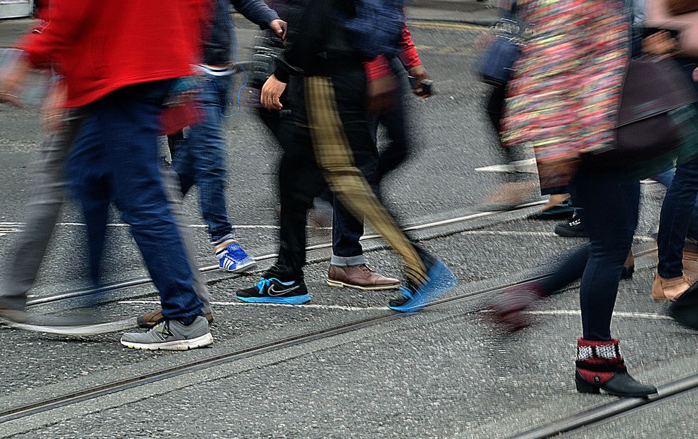 15 Thoughts Fast Walkers Have When They’re Stuck Behind Slow Walkers