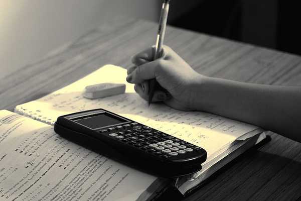 16 Thoughts Every College Student Has When Studying