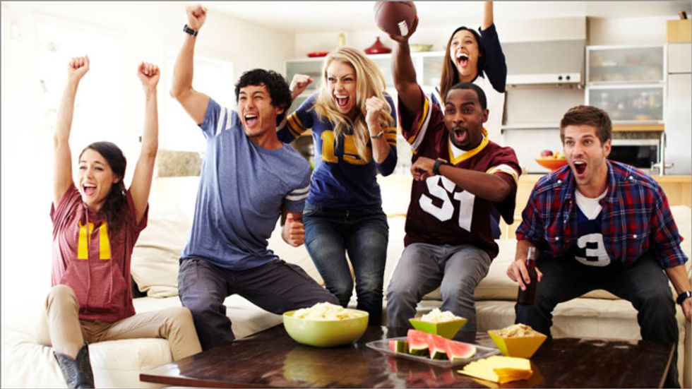 The 8 Types Of People You Find At A Super Bowl Party