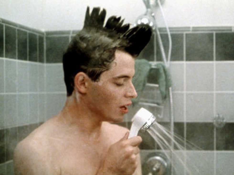 5 Things That Everyone Does (Or Should Start To Do) In The Shower Besides Washing