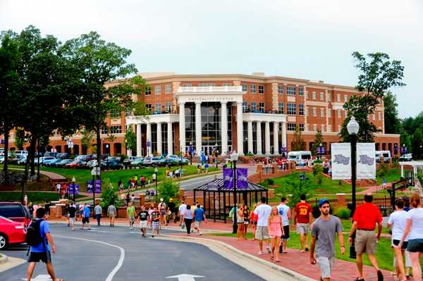 Perks Of Living On Campus At HPU
