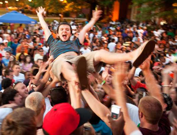 Six Crowd Surfing Safety Tips