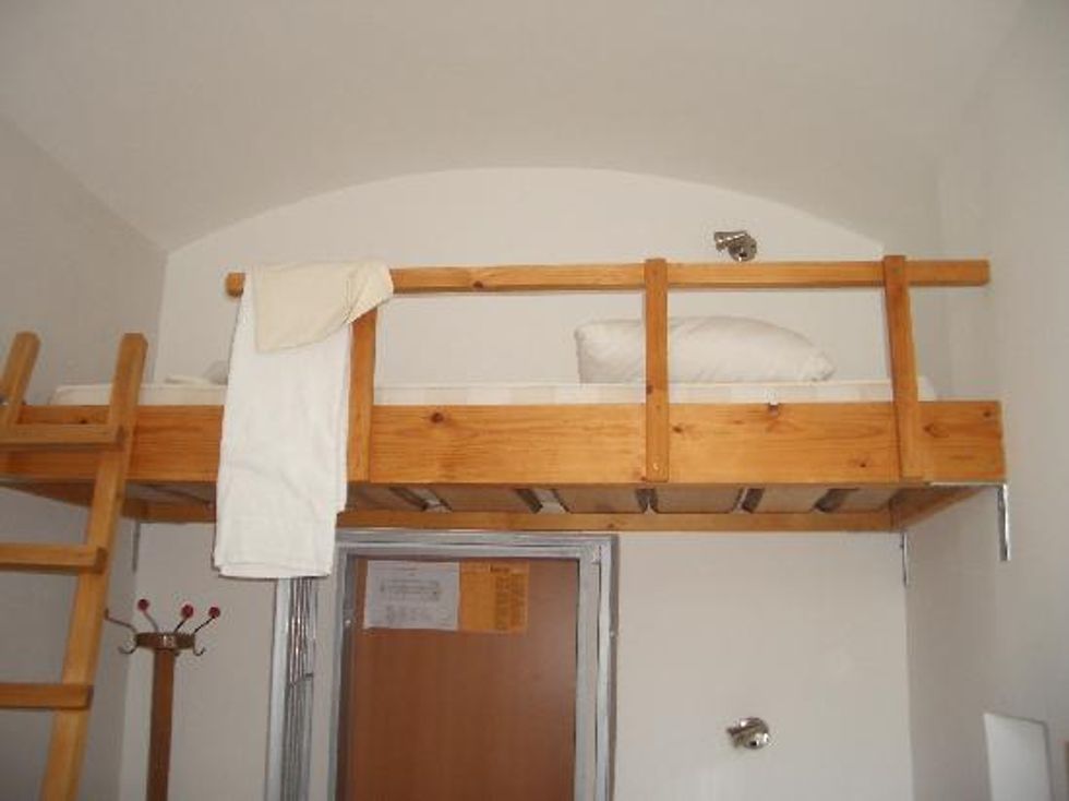 The 12 Struggles Of Having A Top Bunk Bed