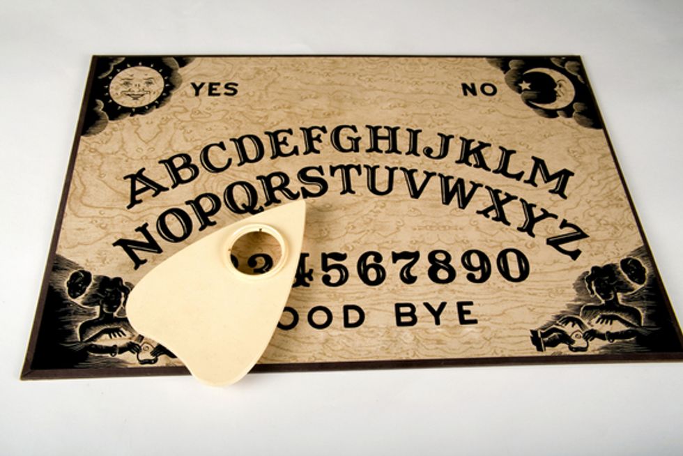 4 Reasons The Ouija Board Isn't A Scam
