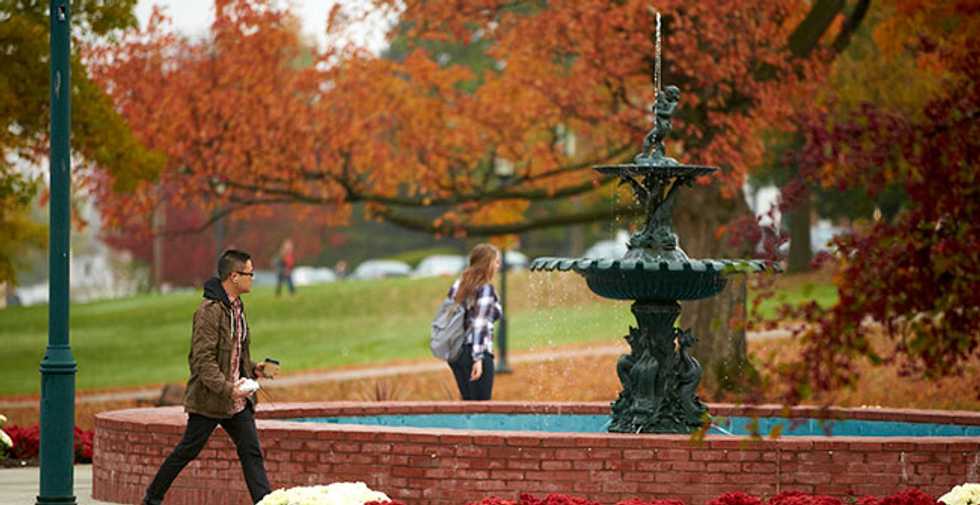 30 Thoughts Every College Student Has While Walking To Class