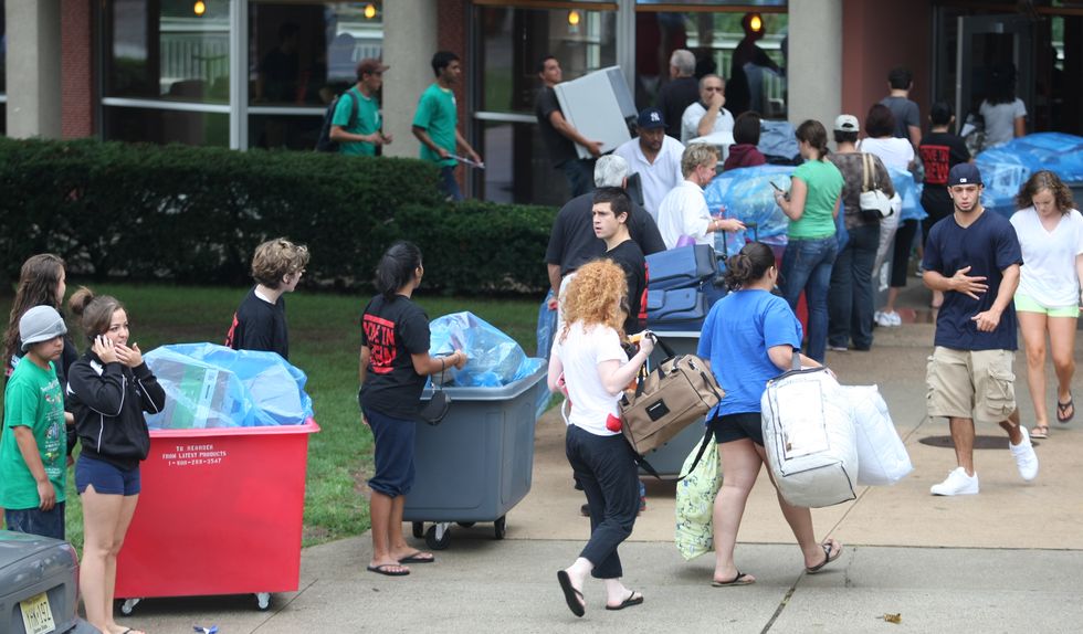 5 Thoughts We ALL Have On Move-In Day