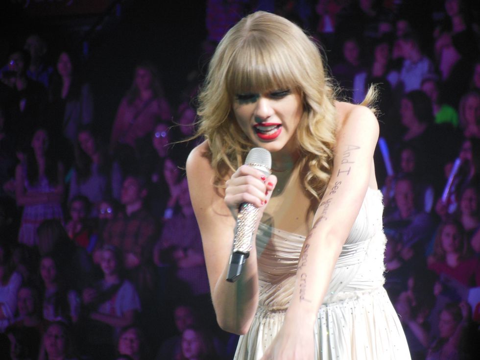 47 Things This English Major Noticed About T Swift's New Single.
