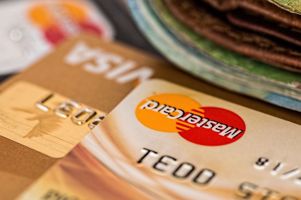 11 Reasons Why It's Better To 'Pay' With A Card