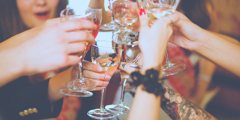 10 Things That ALWAYS Happen On Wine Night With Your Girls