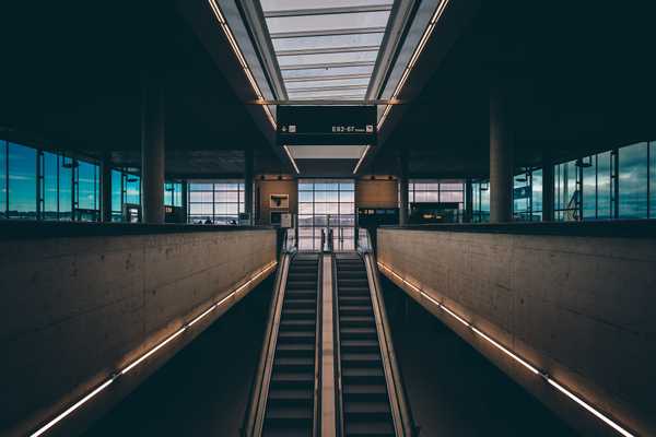 15 Thoughts Everyone Has At The Airport