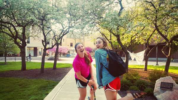 12 Signs You're A 'T-Shirt & Shorts' Type Of Girl