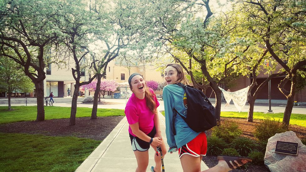 12 Signs You're A 'T-Shirt & Shorts' Type Of Girl