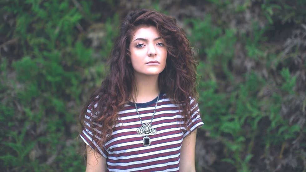 17 Beautifully Tragic Lorde Lyrics That College Students Can Relate To