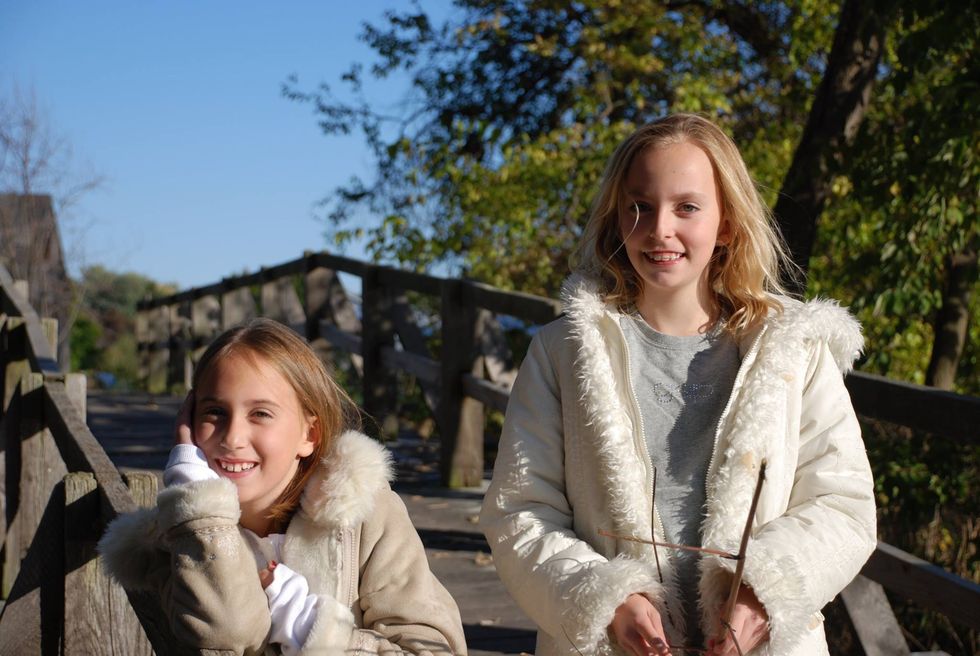 20 Reasons I Love Going To The Same School As My Sibling