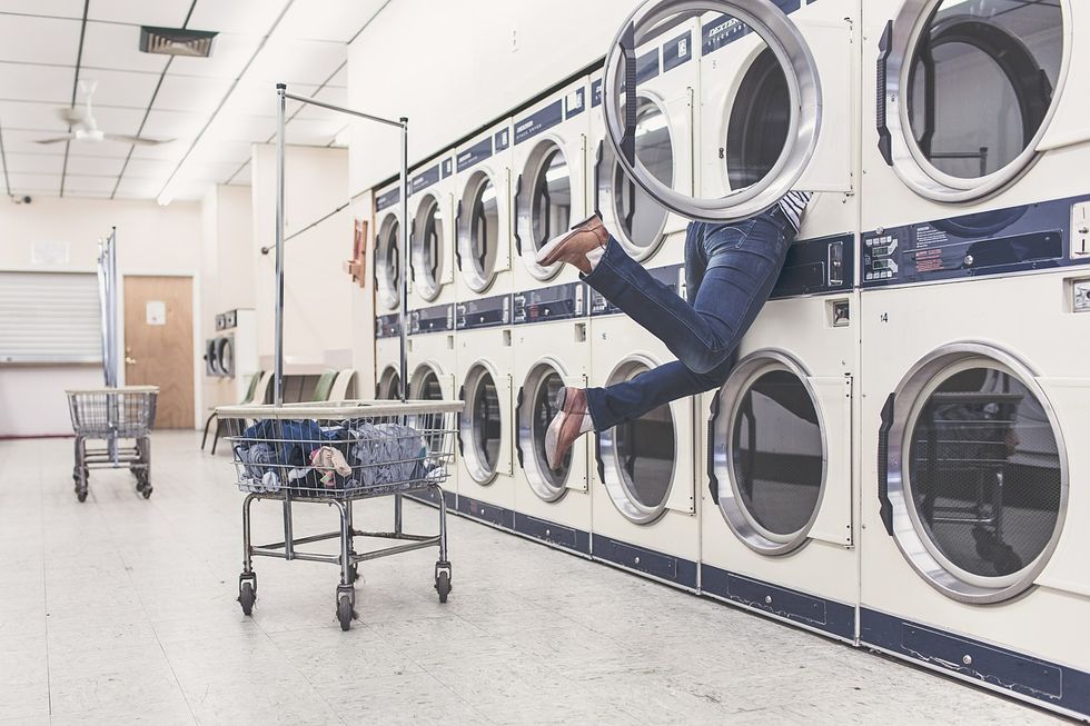 7 Thoughts We All Think Doing Laundry
