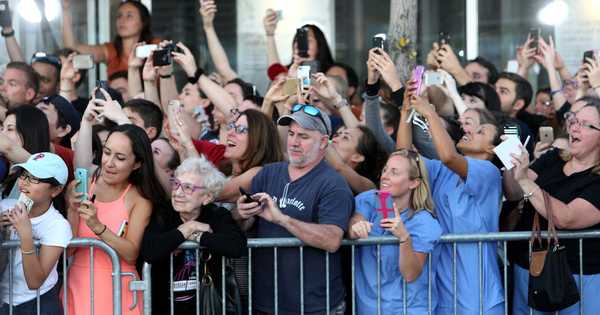 13 Times You Let Your Phone Stop You From Living Your Best Life