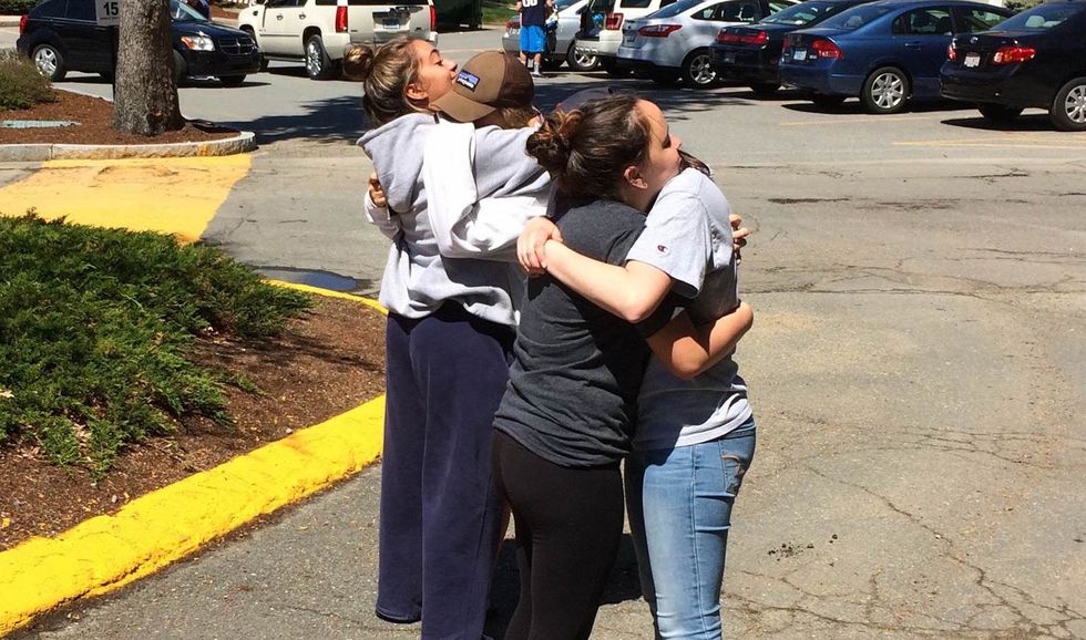 14 Blatantly Obvious Signs You Miss Your College BFF