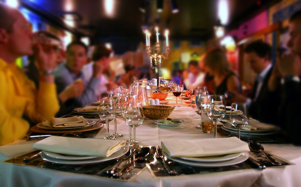 14 Things That Hosts Hate That Guests Say/Do At A Restaurant