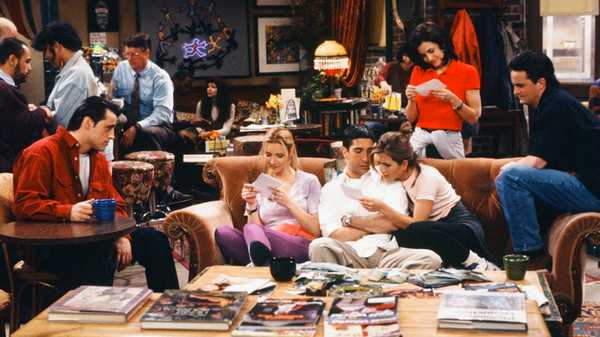 8 Reasons To Watch All 10 Seasons 'Friends' Right Now