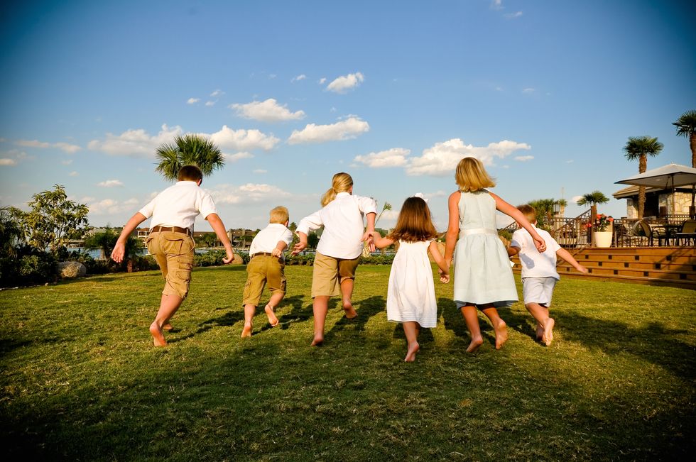 What It's Like To Grow Up With Tons Of Siblings