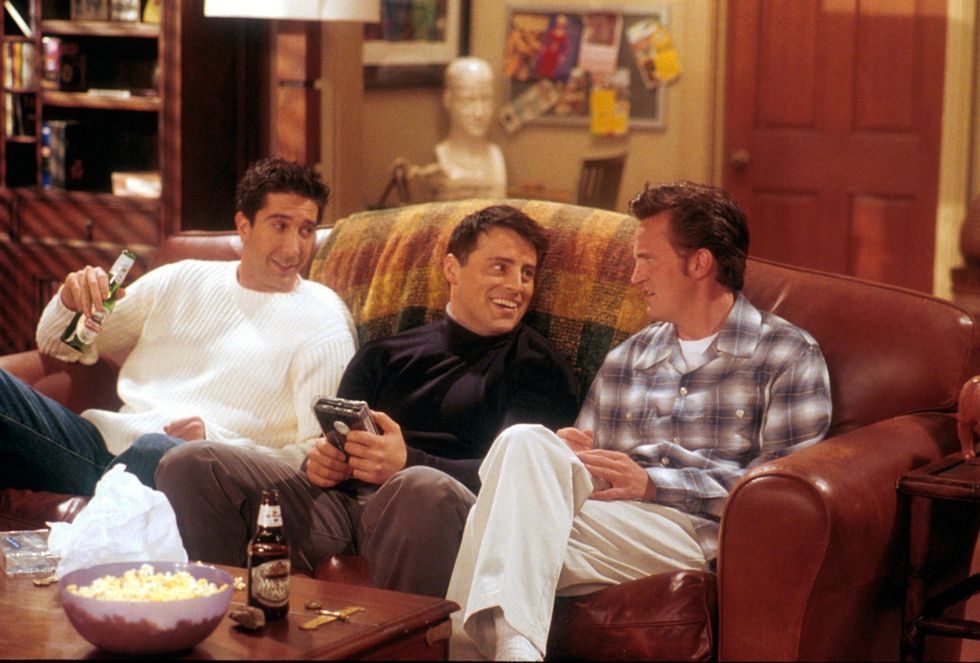 11 Ways To Be Chandler Bing In A World Of Ross Gellers