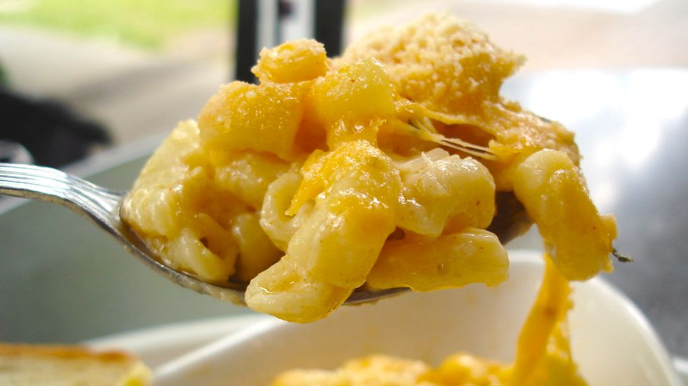 27 Ways You Know You're In A Love Affair With Mac And Cheese