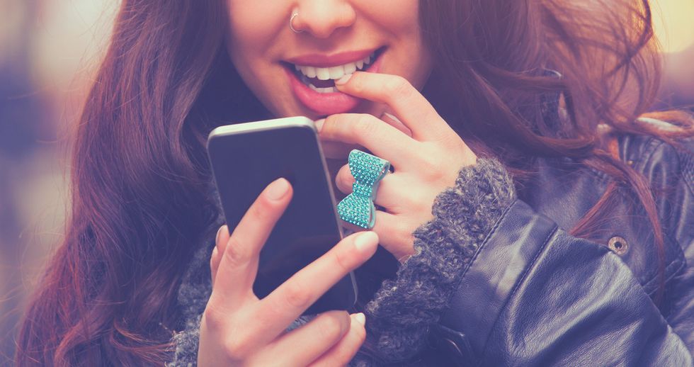 13 Texts Girls Send Guys, Decoded