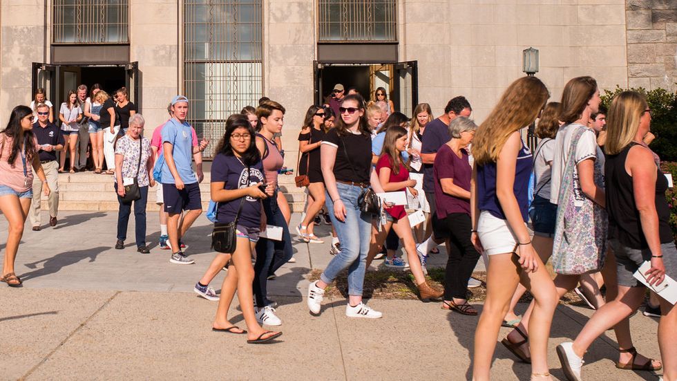 What To Expect From Your Hectic, Overwhelming, Awesome First Week Of College