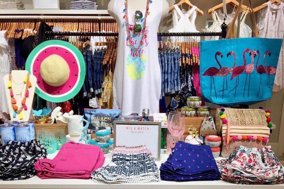 8 Stores All College Girls Shop At During The Summer