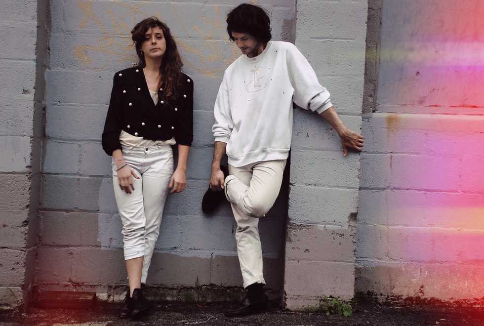 Track Review: "Chariot"