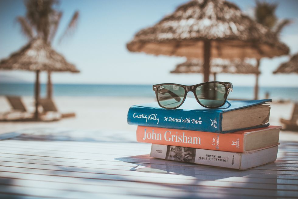 5 Reading Materials for Your Beach Trip this Summer