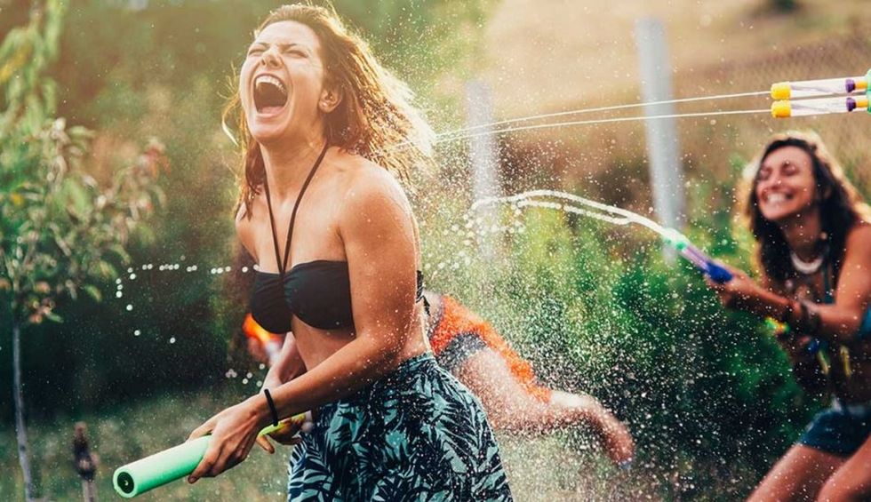 An Ultimate Guide To Hosting A "Throwback Summer Party"