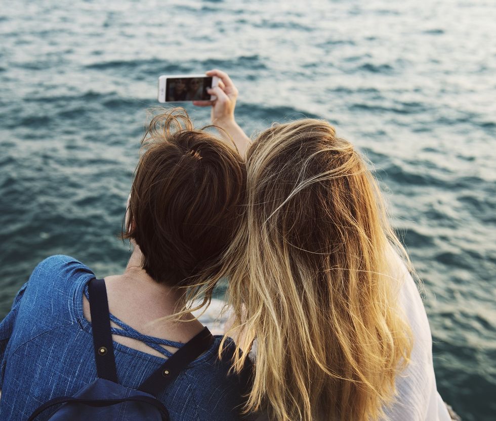 6 Snapchats You Send To The BFF You're In A LDR With