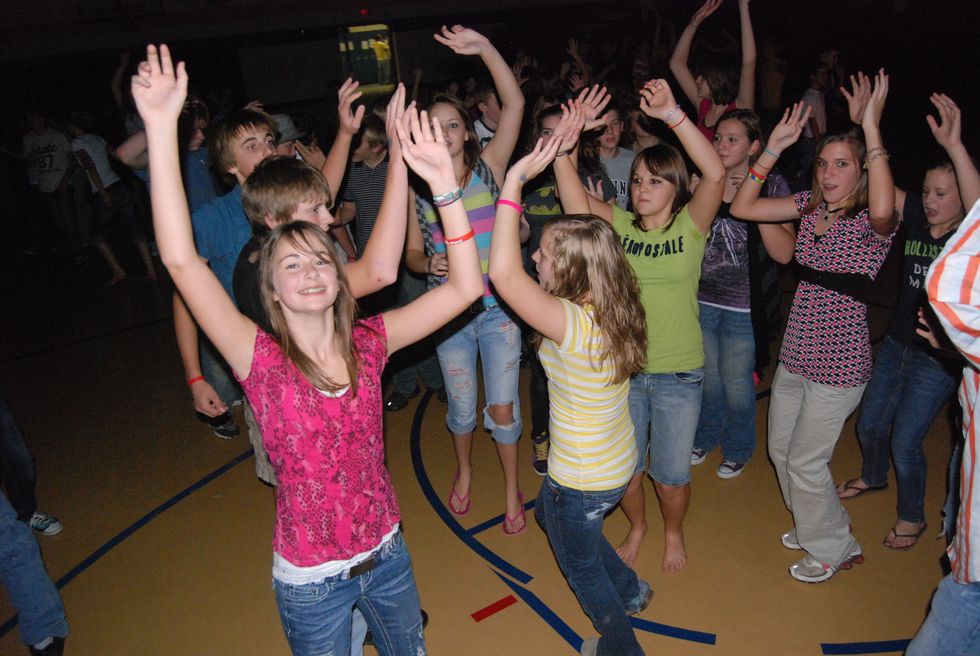 27 Summer Jams Every 2000s Middle Schooler Remembers Too Well