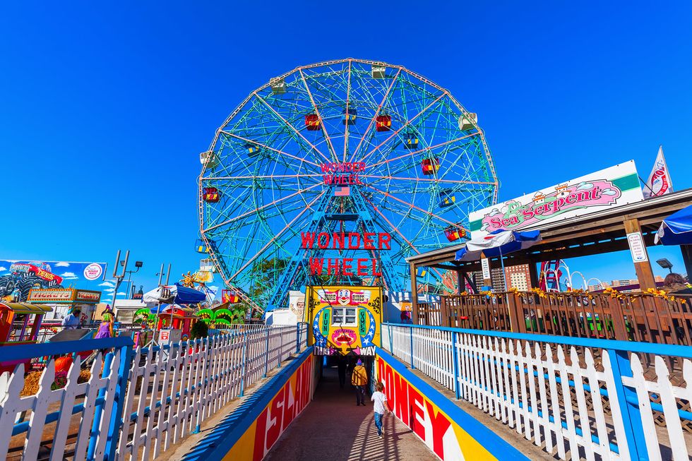 14 Things You Learn When You Work At An Amusement Park