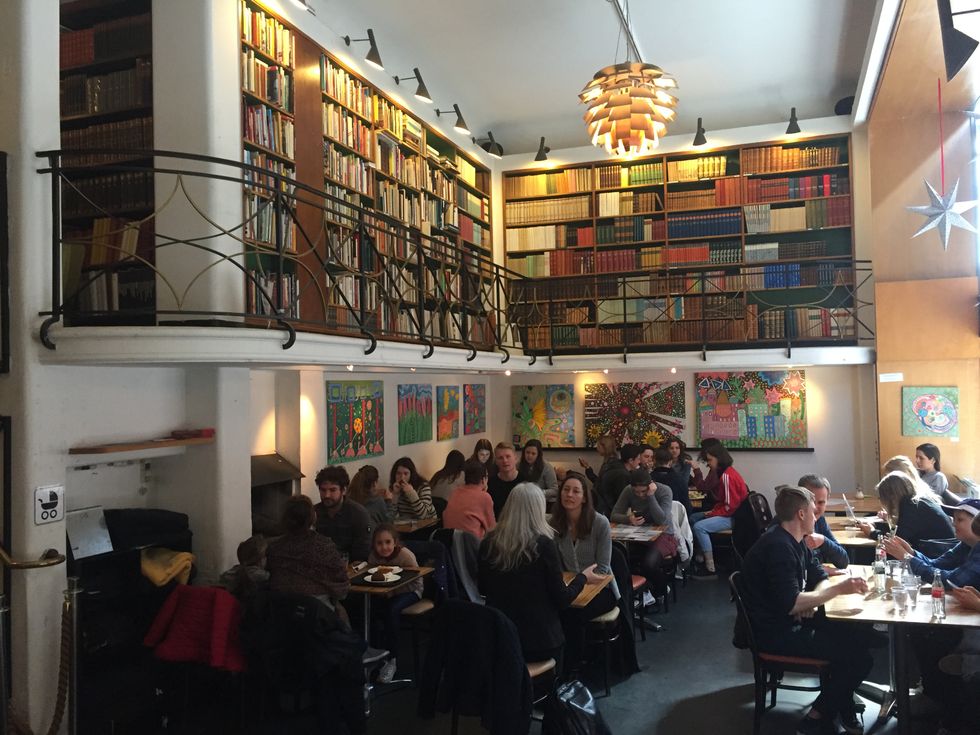 Ariane: The Bathroom Mate