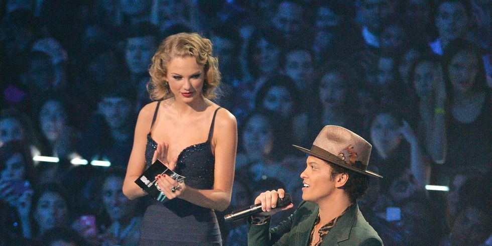 13 Struggles Tall Girls Just Can't Escape