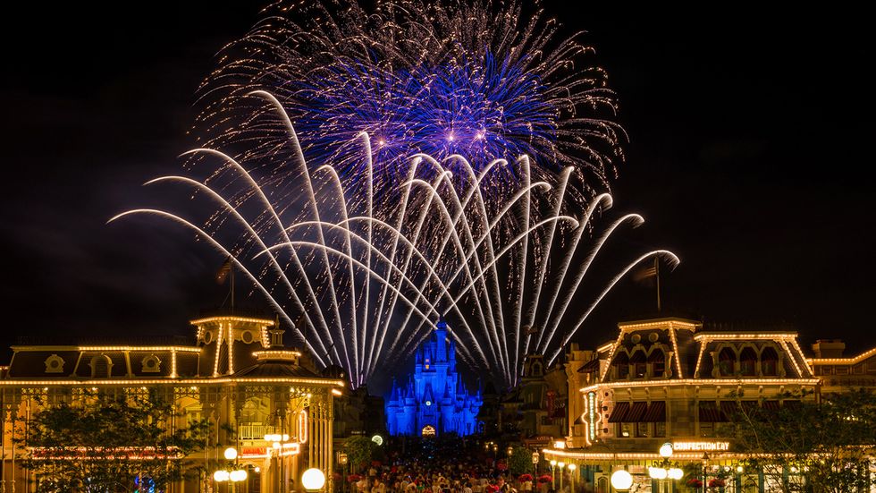 Disney World's "Happily Ever After" Fireworks Prove The Park Could Take Some Notes From Disneyland