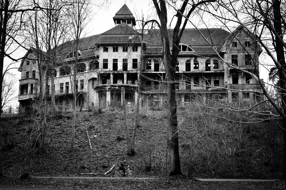 10 Of The Most Famous Haunted Locations In Michigan