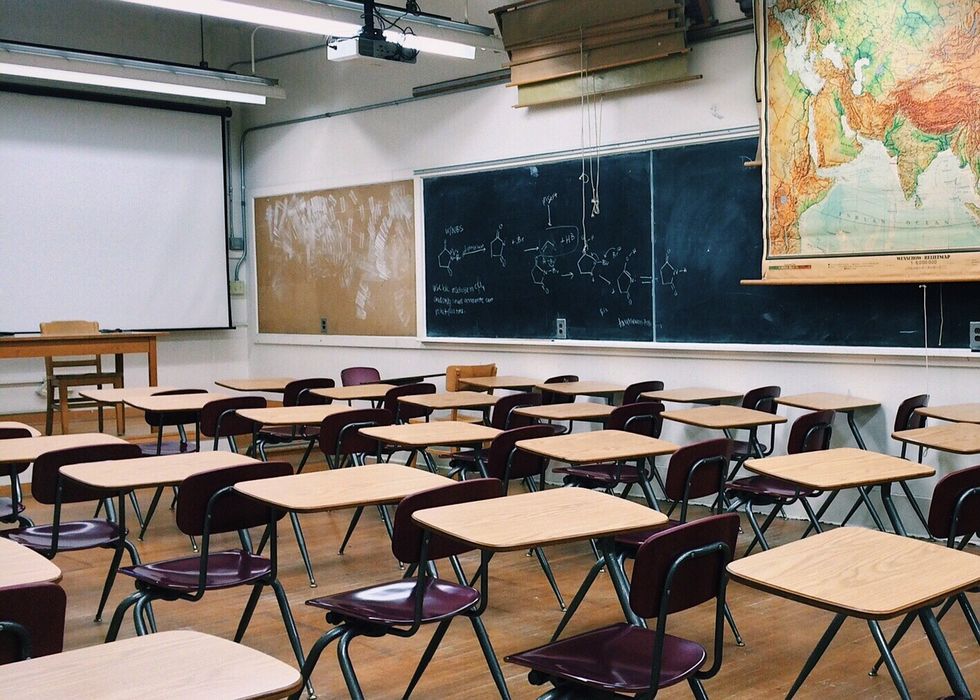 15 Things Every College Kid Does In The Classroom Besides Learn