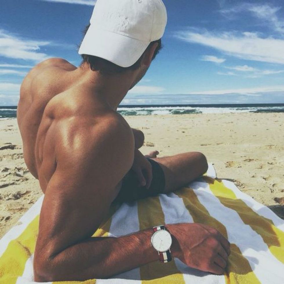 16 Steps Of Meeting A Hot Guy